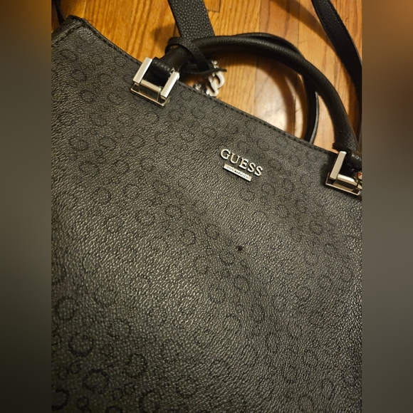 GUESS purse - Picture 3 of 4